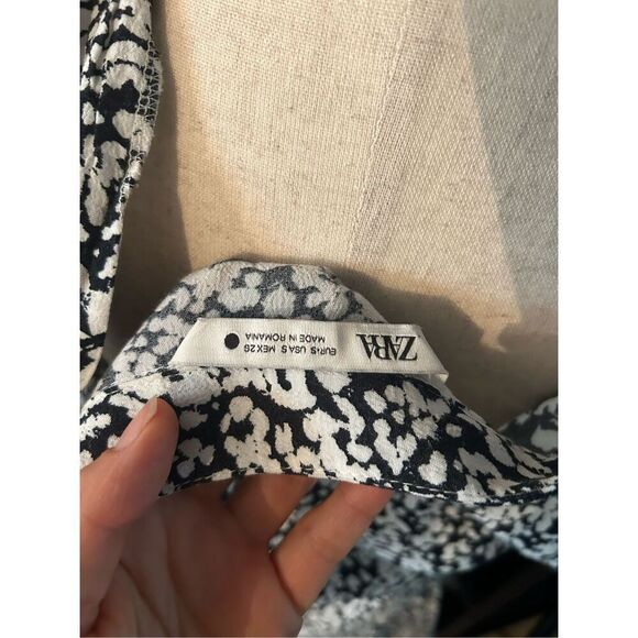ZARA Claris Black White Print Swing Dress Long Sleeve V Neck Tiered Mini Small - Picture 5 of 6